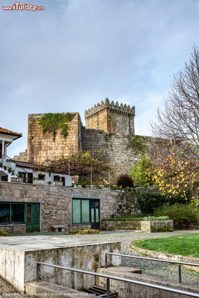 Immagine La torre del castello nel centro storico di Melgaco, Portogallo. La fortezza venne fatta costruire da Don Alfonso Henriques, primo re del paese - © Dolores Giraldez Alonso / Shutterstock.com