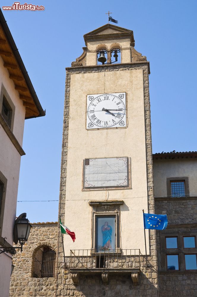 Immagine La torre del municipio di VItorchiano, borgo del Lazio in provincia