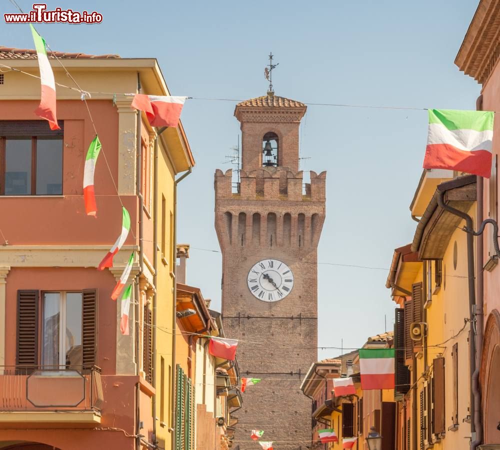 Immagine La torre dell'Orologio del Cassero in centro a Castel San Pietro Terme