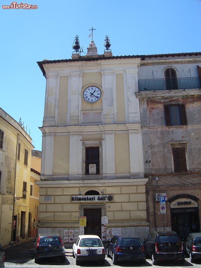 Immagine La Torre dell'Orologio nel centro storico di Monterotondo: siamo a nord di Roma, nel Lazio - © LPLT, CC BY-SA 3.0, Wikipedia