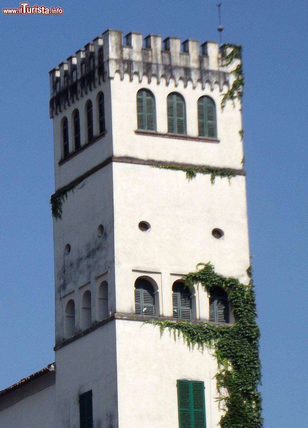 Immagine La Torre della Bastita uno dei simboli di Monale in Piemonte - © F Ceragioli, CC BY-SA 3.0, Wikipedia