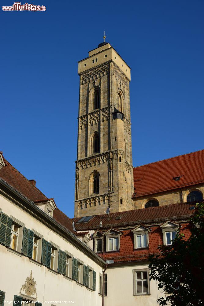 Immagine La torre della chiesa gotica Obere Pfarre nella città di Bamberga, Germania. E' celebre per ospitare al suo interno la pala d'altare dell'Assunzione di Maria, opera di Jacopo Tintoretto - © photo20ast / Shutterstock.com