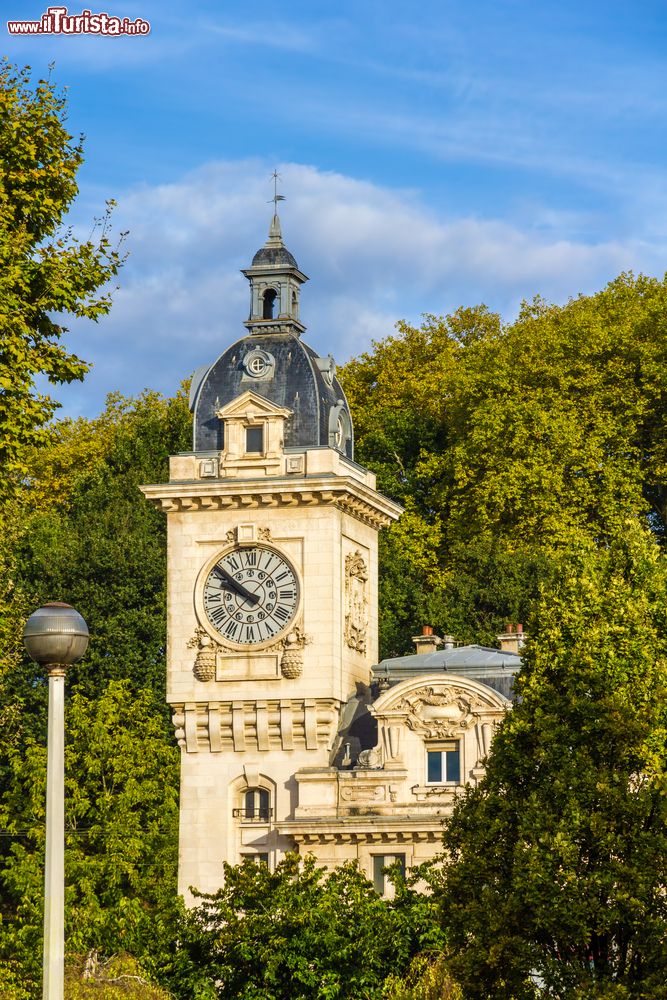 Immagine La torre della stazione ferroviaria di Bayonne, Francia. Inaugurata nel 1855, la stazione è dotata di 4 binari.