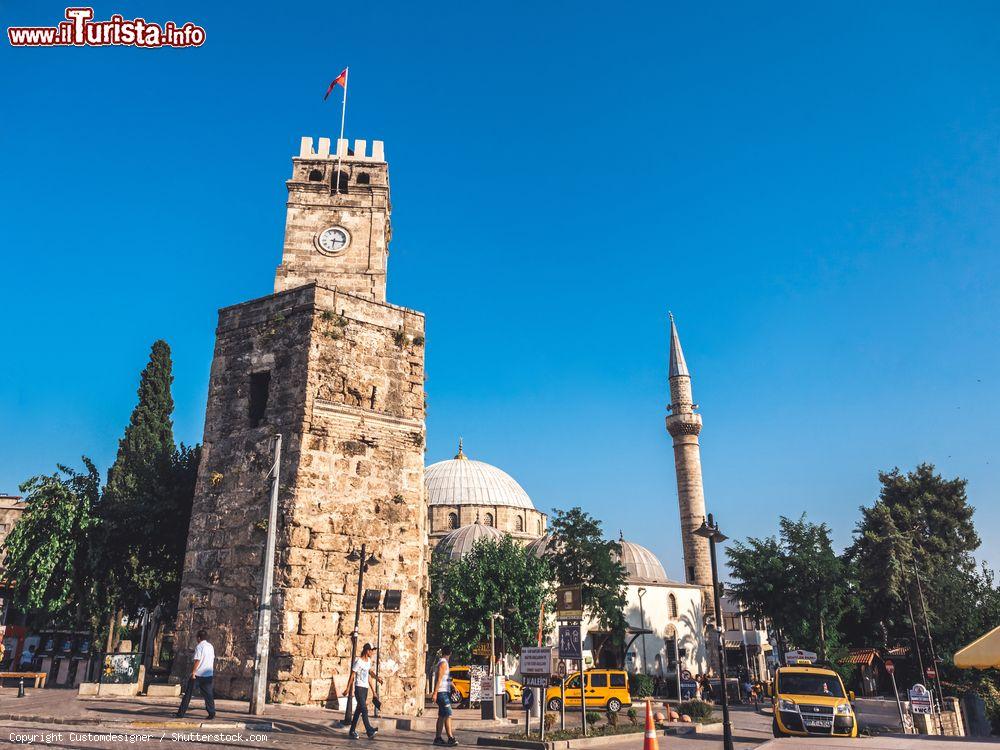 Immagine La Torre dell'Orologio nella vecchia Kaleici, Antalya, Turchia - © Customdesigner / Shutterstock.com