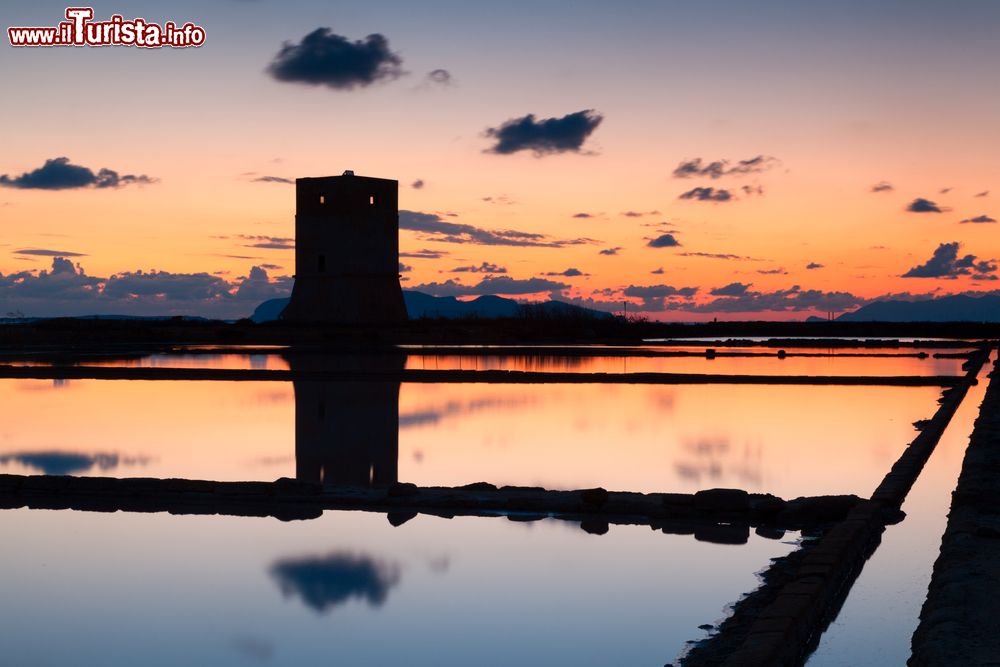 Immagine La Torre di Nubia nelle saline di Paceco vicino a Trapani