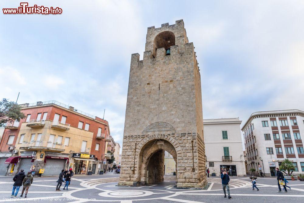 Immagine La Torre di San Cristoforo nel centro di Oristano, in Sardegna - © HildaWeges Photography / Shutterstock.com
