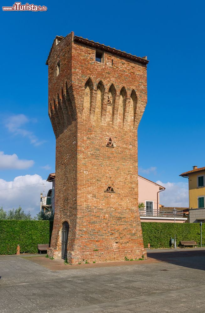 Immagine La Torre di San Matteo a Montopoli in Val d'Arno in Toscana
