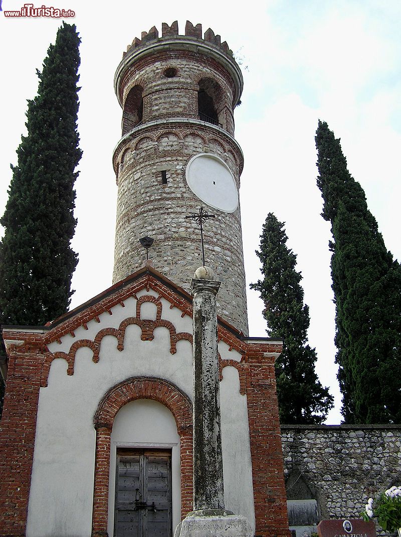 Immagine La Torre Ezzelina domina il borgo di Romano d'Ezzelino in Veneto - © Roberto frison - Pubblico dominio, Wikipedia