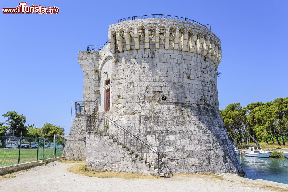 Immagine La torre in pietra della fortezza di Trogir, Croazia.
