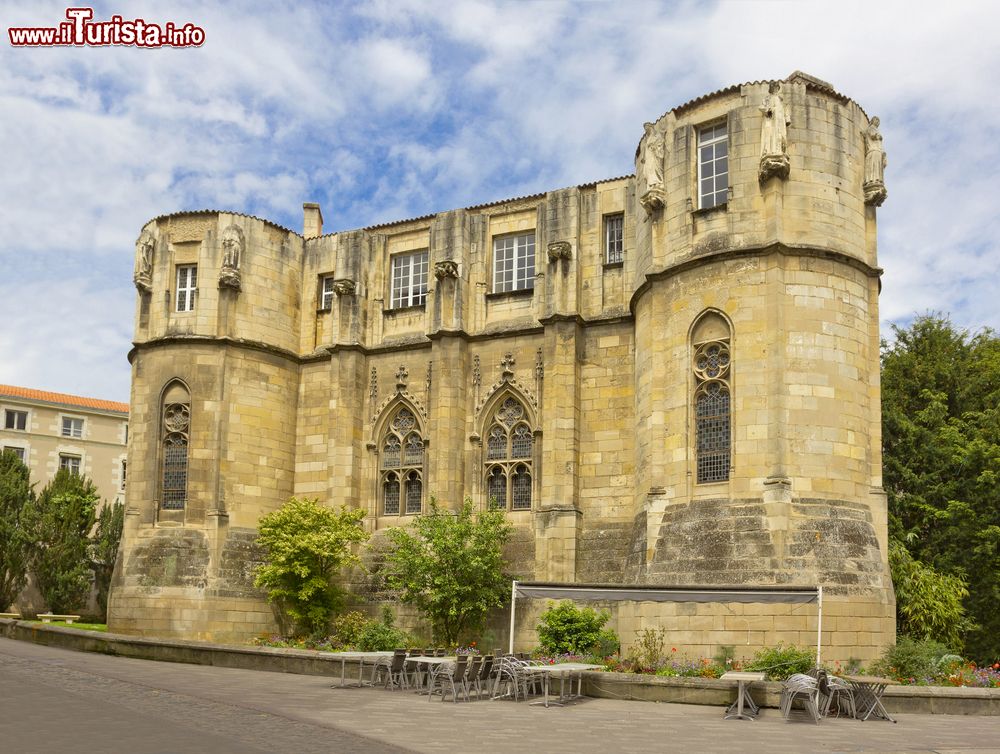 Immagine La torre Maubergeon del palazzo di Poitiers, Francia. Si tratta di uno degli elementi principali dell'ex maniero dei conti di Poituers, testimonianza medievale dello stile gotico angevino.