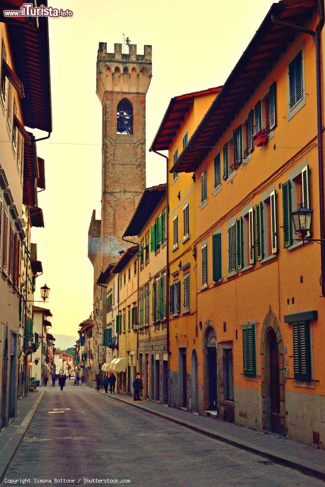 Immagine La Torre medievale di Palazzo dei Vicari si trova in centro a Scarperia in Toscana - © Simona Bottone / Shutterstock.com