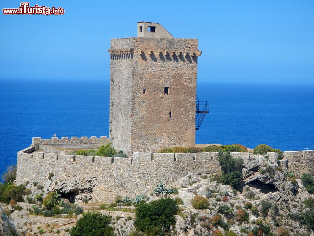 Immagine La Torre Normanna di Altavilla Milicia, siamo nel nord della Sicilia