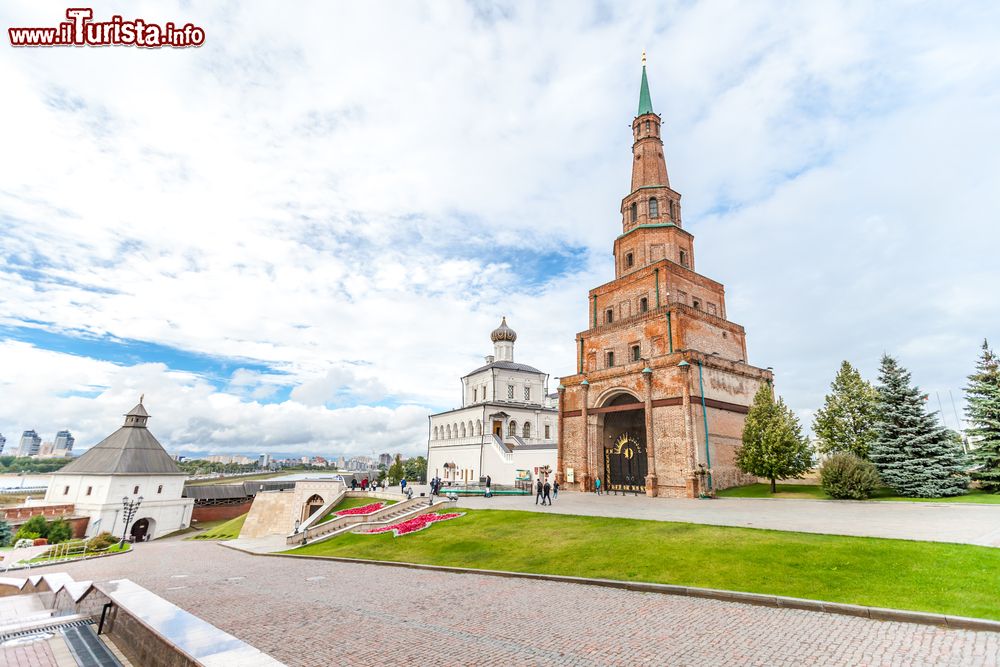 Immagine La torre pendente Syuyumbike  nel Cremlino di Kazan' in Russia