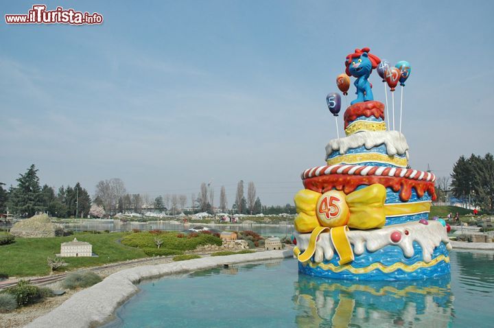 Immagine La torta per i 45 anni de parco divertimenti Mini Italia e Leolandia