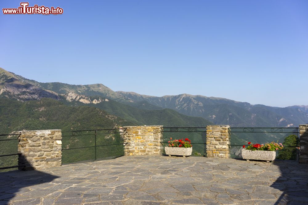 Immagine La vallata ligure di Triora vista da una terrazza panoramica, provincia di Imperia.