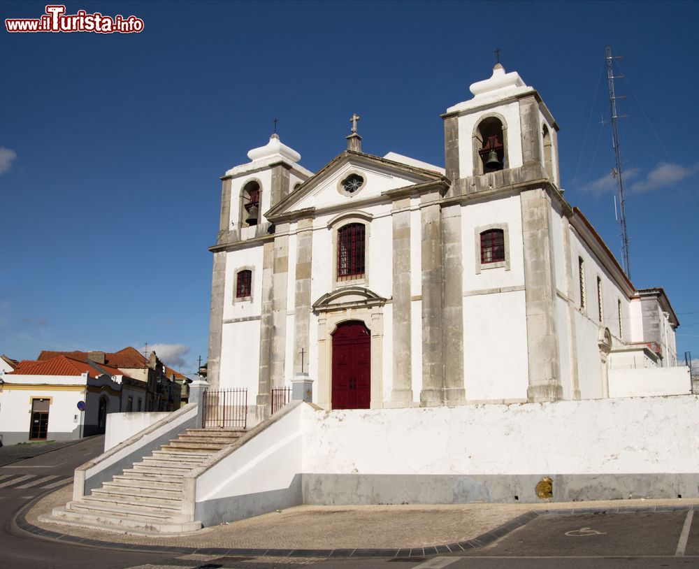 Immagine La vecchia chiesa di Sao Pedro nella cittadina di Palmela, Portogallo.