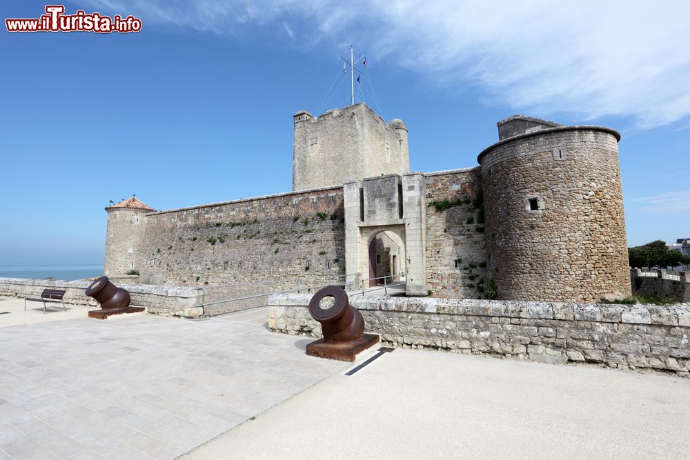 Immagine La vecchia fortezza Vauban a Fouras, Francia. Uno scorcio di questa località turistica e balneare situata nel dipartimento della Charente-Maritime.
