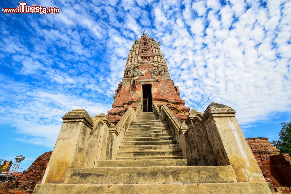 Immagine La vecchia pagoda di Wat Mahathat a Suphan Buri, Thailandia.