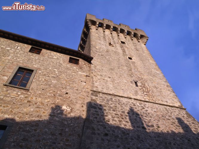 Immagine La vecchia torre cittadina a Capalbio, provincia di Grosseto, Toscana - © Angelo Giampiccolo / Shutterstock.com