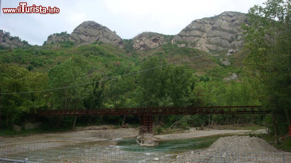 Immagine La Vena del Gesso Romagnola e il Ponte Bailey vicino a Borgo Tossignano - © Sentruper, Wikipedia