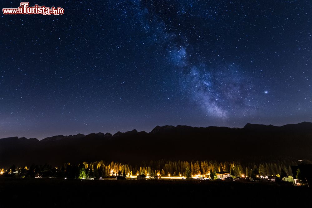 Immagine La Via Lattea estiva fotografata da Bellamonte in Trentino