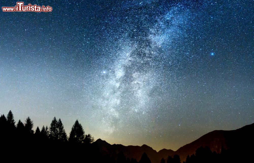 Immagine La Via Lattea estiva fotografata nella regione di Foppolo in Lombardia.