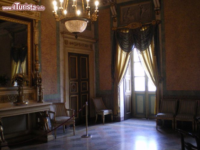 Immagine La visita a Palazzo Manzi, Dongo: la cosiddetta Sala d'Oro - © Wikipedia