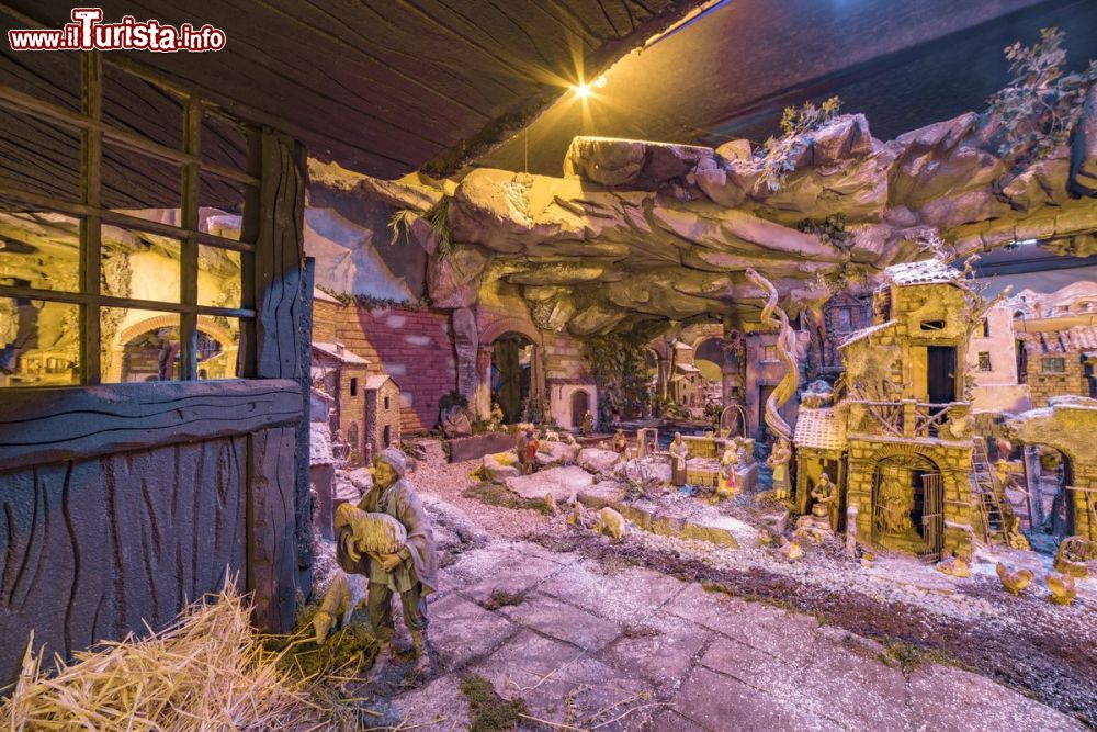 Immagine La visita ad un presepe a Ornavasso, la città della Grotta di babbo Natale in Piemonte - © www.grottadibabbonatale.it