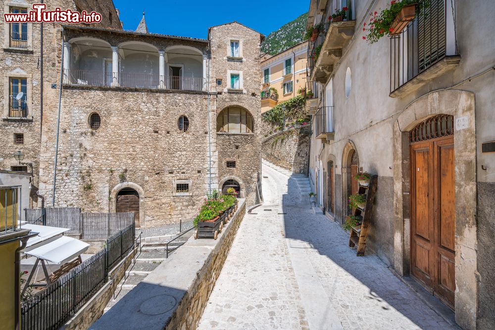 Immagine La visita al borgo storico di Pacentro, cittadina medievale dell'Abruzzo