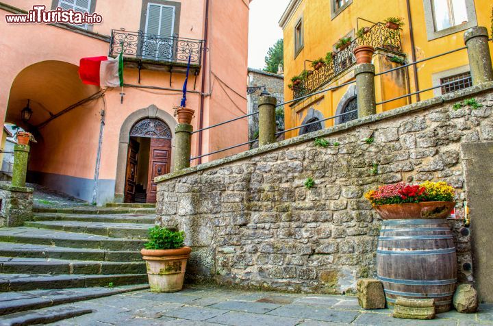 Immagine La visita al centro di montefiascone, borgo storico del viterbese - © Luca Lorenzelli / Shutterstock.com