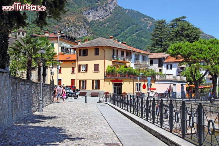 Immagine La visita al centro storico di Lenno, Lvillaggio sul Lago di Como in ombardia - © iryna1 / Shutterstock.com