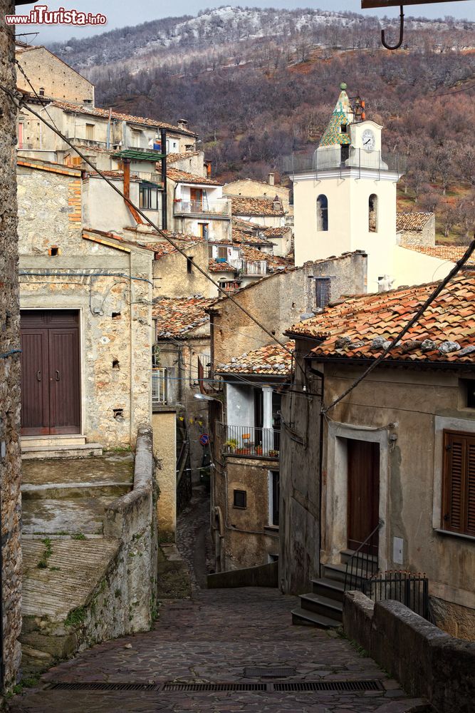 Immagine La visita al dedalo di strade del borgo di San Donato di Ninea in Calabria