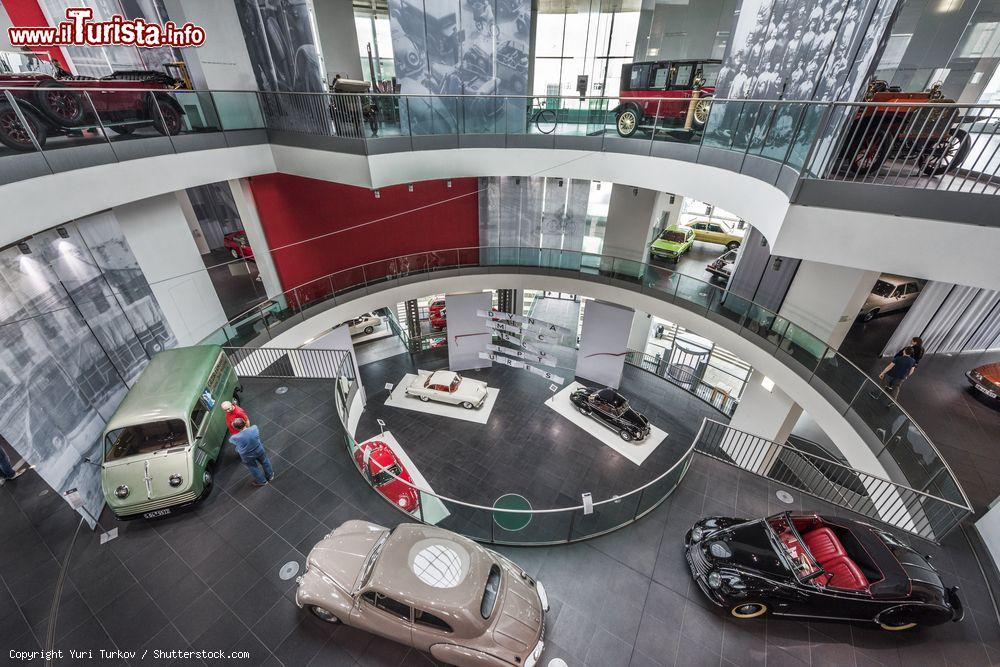 Immagine La visita all'Audi Museum Mobile, parte dell'Audi Forum di Ingolstadt, in Germania - © Yuri Turkov / Shutterstock.com