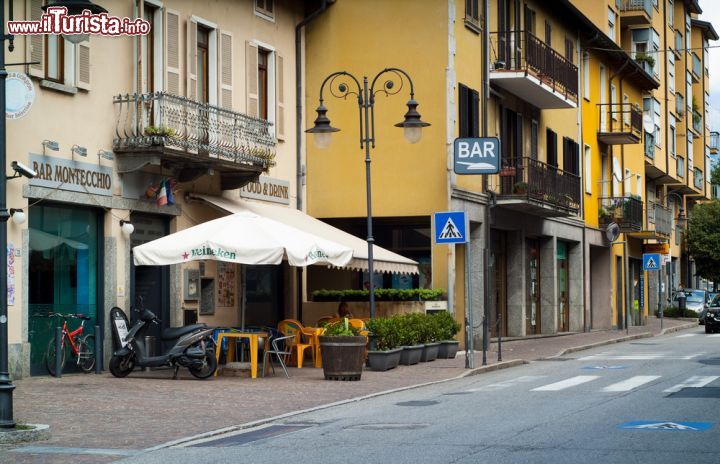 Immagine La visita del centro di Colico, la ridente cittadina sul Lago di Como (Lombardia) - © Alexandra Thompson / Shutterstock.com