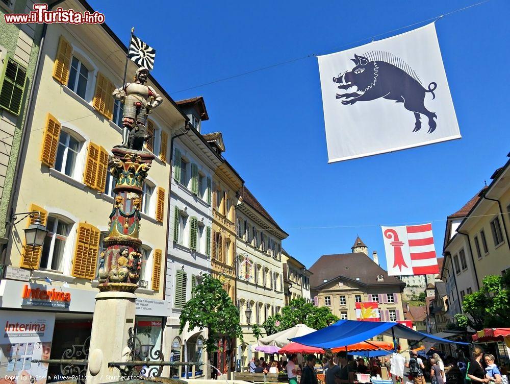 Immagine La visita del centro di Porrentruy in Svizzera, durante una giornata di mercato - © Sonia Alves-Polidori / Shutterstock.com