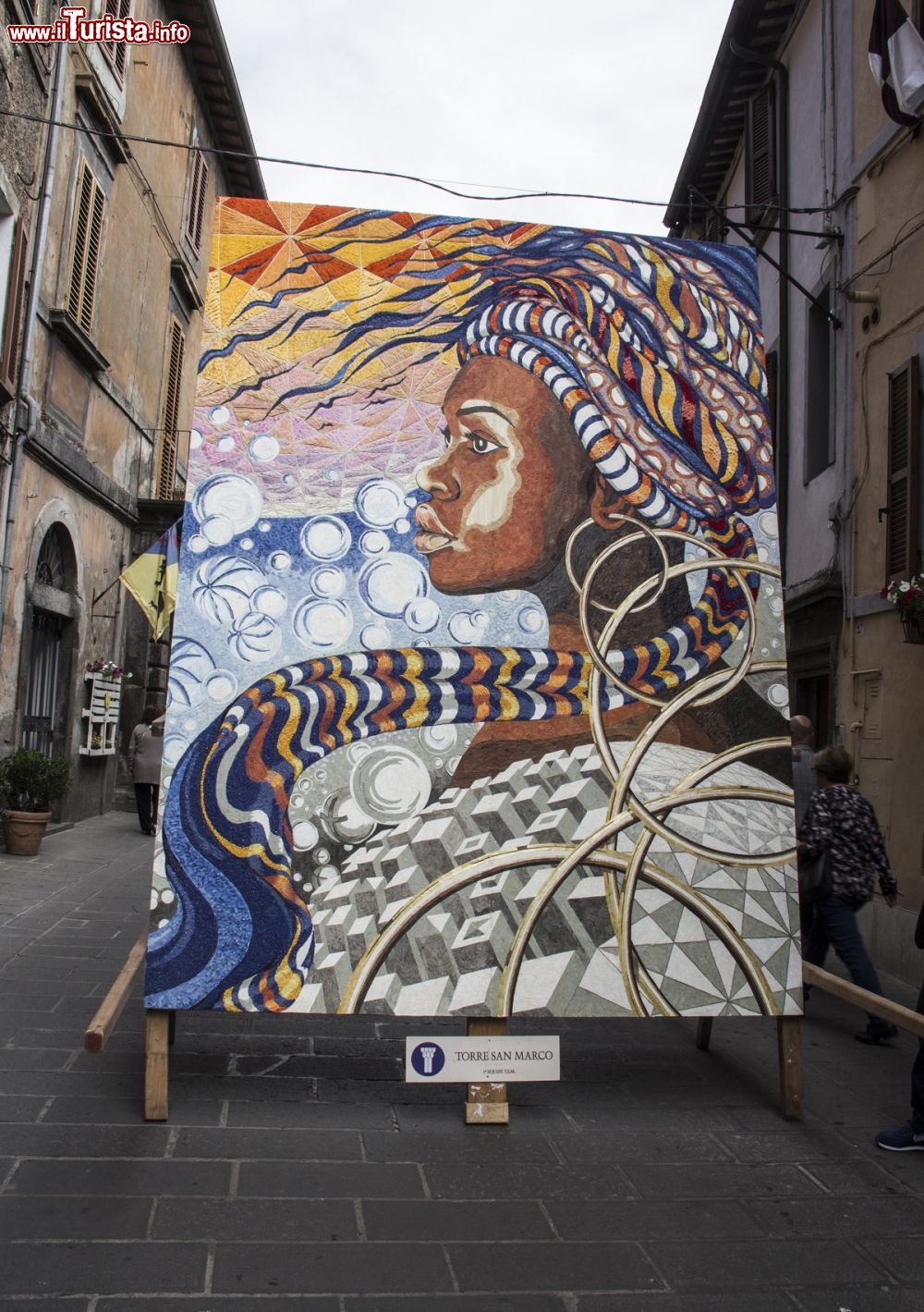 Immagine La visita del centro storico di Acquapendente durante la Festa dei Pugnaloni in primavera