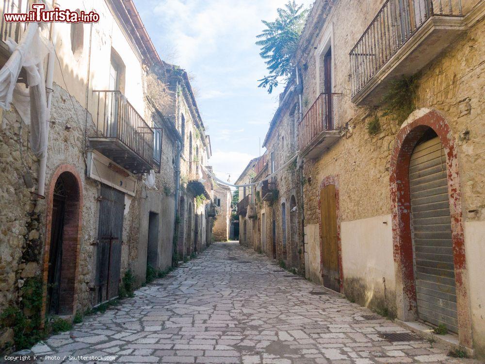 Immagine La visita del centro storico di Apice Vecchio in Campania - © K - Photo / Shutterstock.com