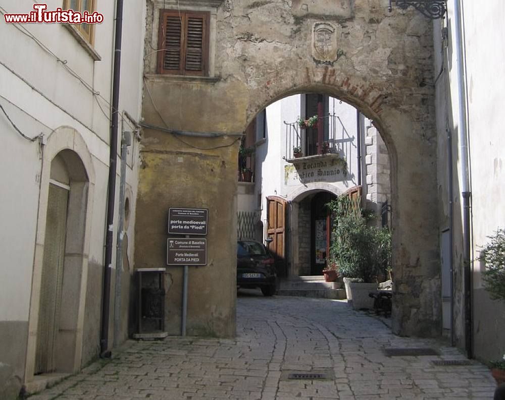 Immagine La visita del centro storico di Baselice in Campania, provincia di Benevento  - © Colloca1 / Mapio.net