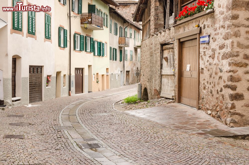 Immagine La visita del centro storico della città di Predazzo in Trentino (Val di Fiemme)