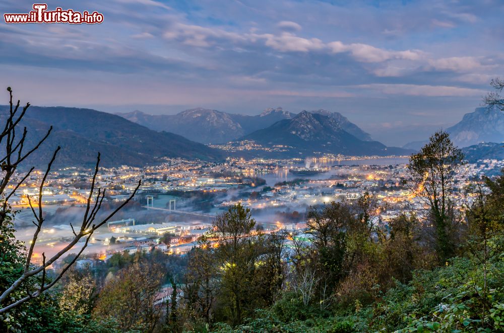 Immagine La zona di Olginate e del fiume Adda fotograta alla sera dal Monte Marenzo in Lombardia