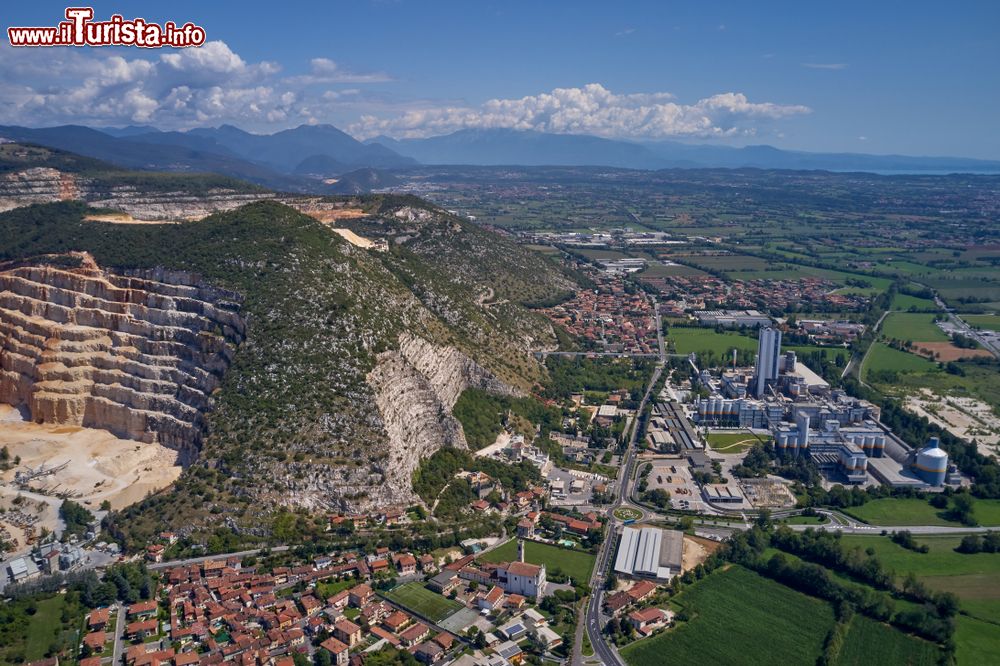Immagine La zona di pianura tra Brescia e Nuvolera e le cave di marmo delle prealpi