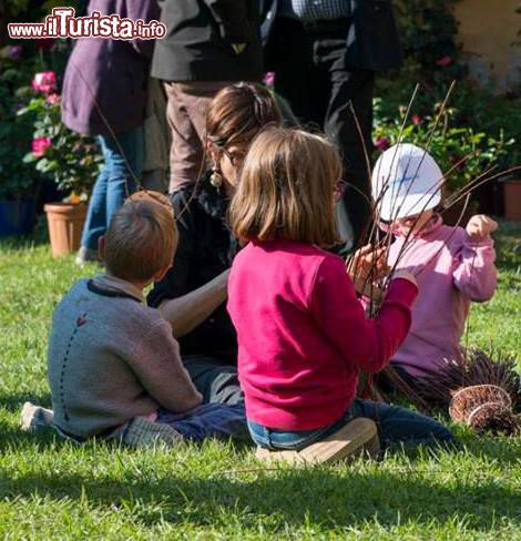 Immagine Laboratori per bambini a Giardinity Primavera: visite guidate, incontri culturali, laboratori e attività ludiche per bambini e ragazzi, mostre, esposizioni, concerti, letture, percorsi botanici e “Le petit festival primaverile di piante, fiori e artigianato"