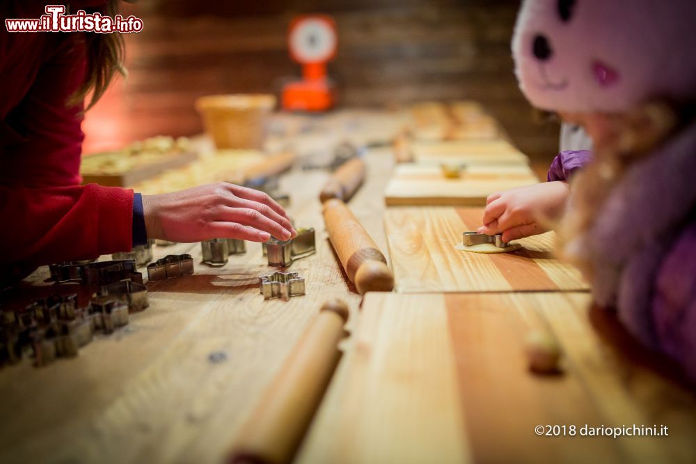 Immagine Laboratorio di cake design al villaggio natalizio di Montepulciano, provincia di Siena (Toscana).