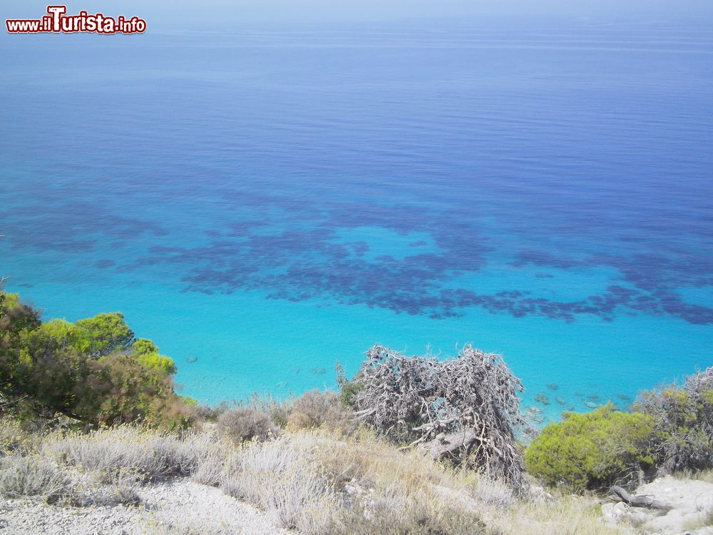 Immagine L'acqua azzurra e trasparente che lambisce l'isola greca di Donoussa, arcipelago delle Cicladi.