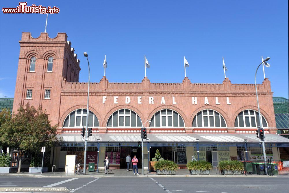 Immagine L'Adelaide Central Market, uno dei più grandi mercati di prodotti freschi della città (Australia) - © ChameleonsEye / Shutterstock.com