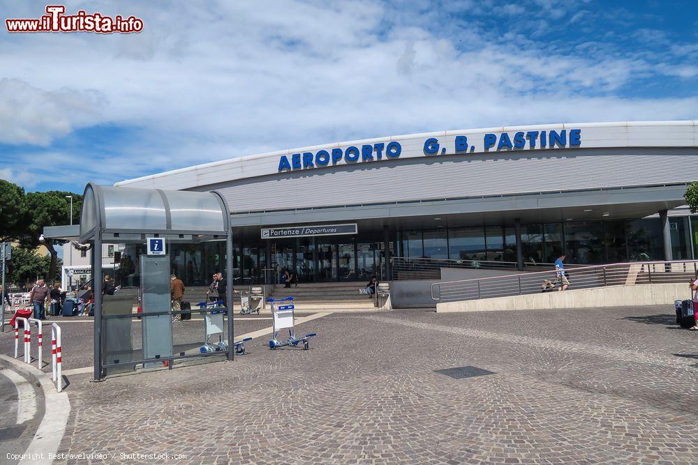 Immagine L'aeroporto di Ciampino dedicato a G. B. Pastine è lo scalo low cost che serve la città di Roma. - © Bestravelvideo / Shutterstock.com