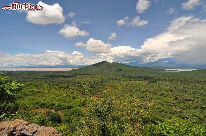 Immagine Laghi Abaya e Chamo nella Rift Valley, Etiopia. Questi due laghi gemelli sono separati da una stretta catena chiamata Ponte di Dio.