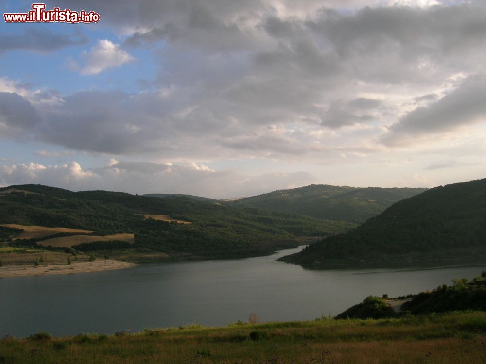 Immagine Il Lago di Acerenza in Basilicata   Di Silviotorre di Wikipedia in italiano, CC BY 2.5, Collegamento