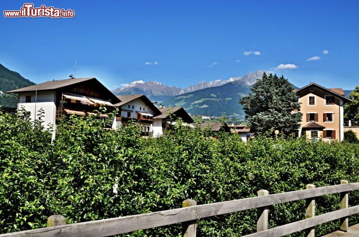 Immagine Le case di Lagundo, il villaggio rimane vicino a Merano - © bikemp / Shutterstock.com