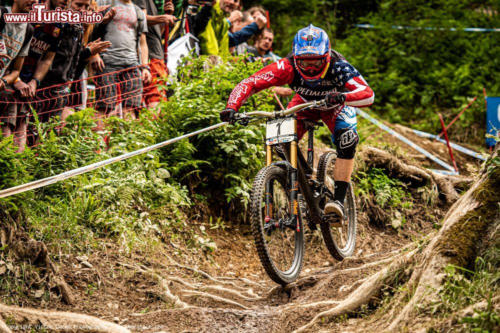 Immagine L'americano Aaron Gwin in gara all'UCI Mountain Bike Downhill World Cup a Leogang (Austria) - © Victor Lucas Photography / Shutterstock.com